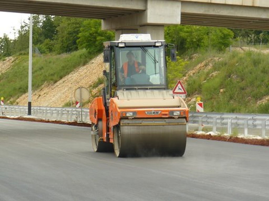 OSCILACIJSKO-VIBRACIJSKI
VALJAK HAMM HD O90V